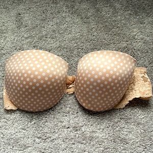 Woman’s strapless bra